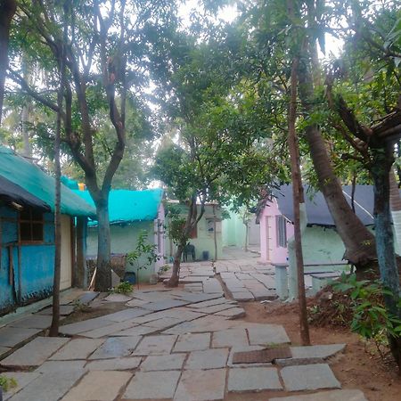 Goldengarden Cottages Hampi Exterior photo