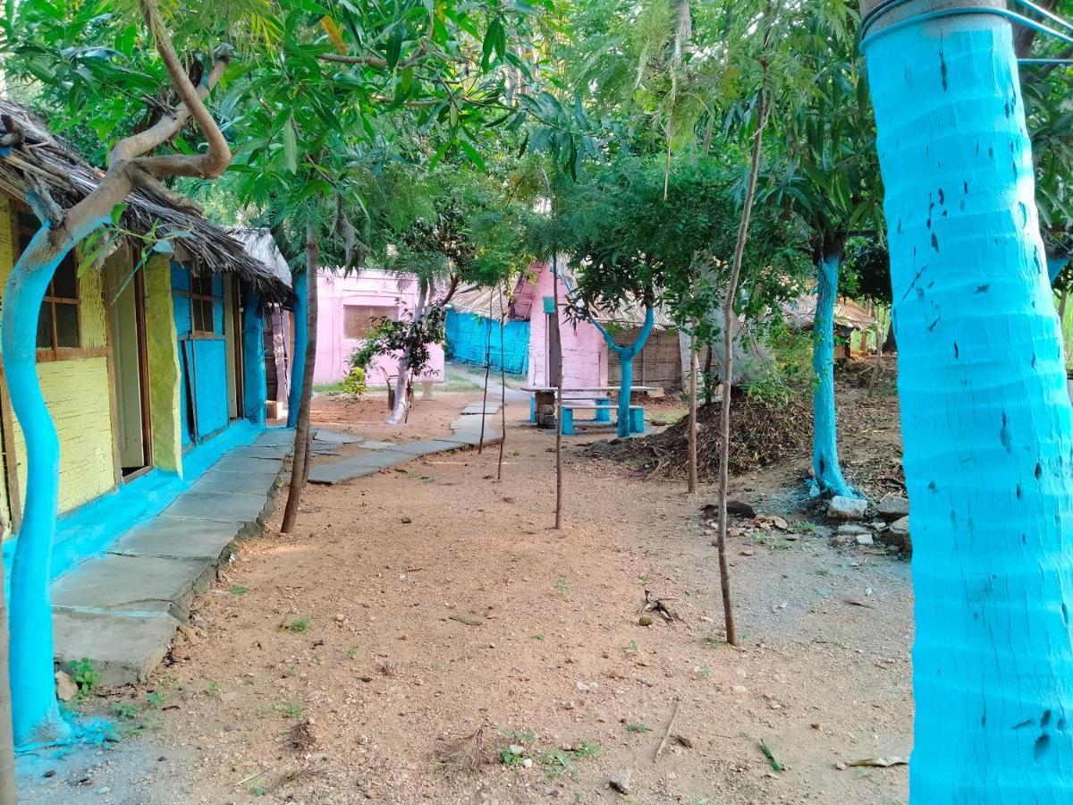 Goldengarden Cottages Hampi Exterior photo